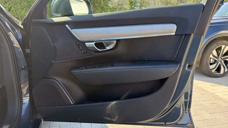 Volvo S90 2.0 D4 Momentum Pro 4dr Geartronic Diesel Saloon